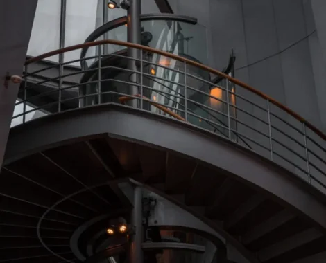 BENEFITS-OF-Interior-Handrails-683x1024